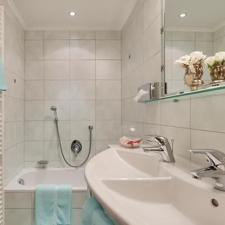 Ehrenreich Otel 3*